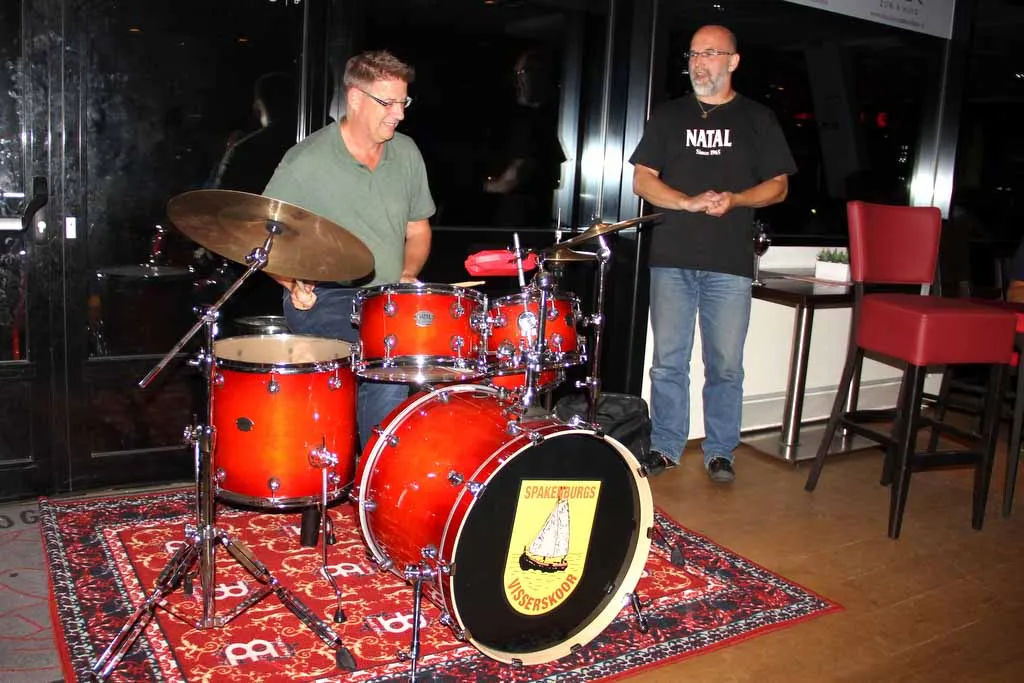 Overhandiging nieuw drumstel aan het Visserskoor Spakenburg